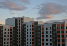 Фото - Эксперты спрогнозировали снижение цен на жилье в Москве на 30%